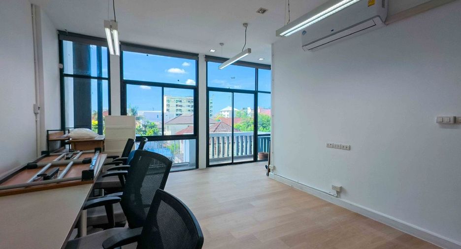 Büro zum Kauf mit 3 Zimmer in Din Daeng, Bangkok
