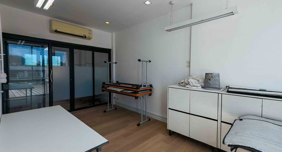Büro zum Kauf mit 3 Zimmer in Din Daeng, Bangkok