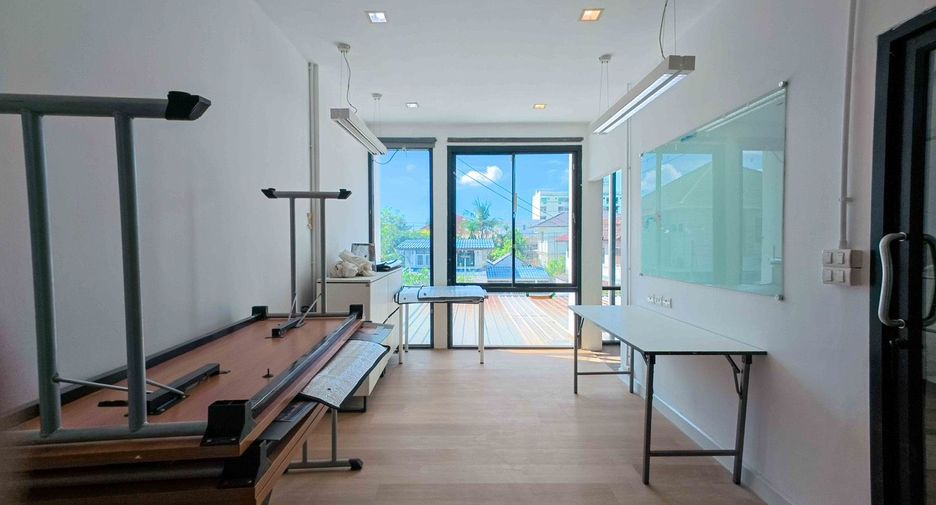 Büro zum Kauf mit 3 Zimmer in Din Daeng, Bangkok