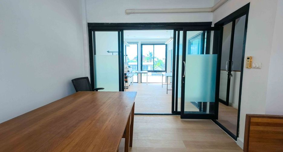 Büro zum Kauf mit 3 Zimmer in Din Daeng, Bangkok