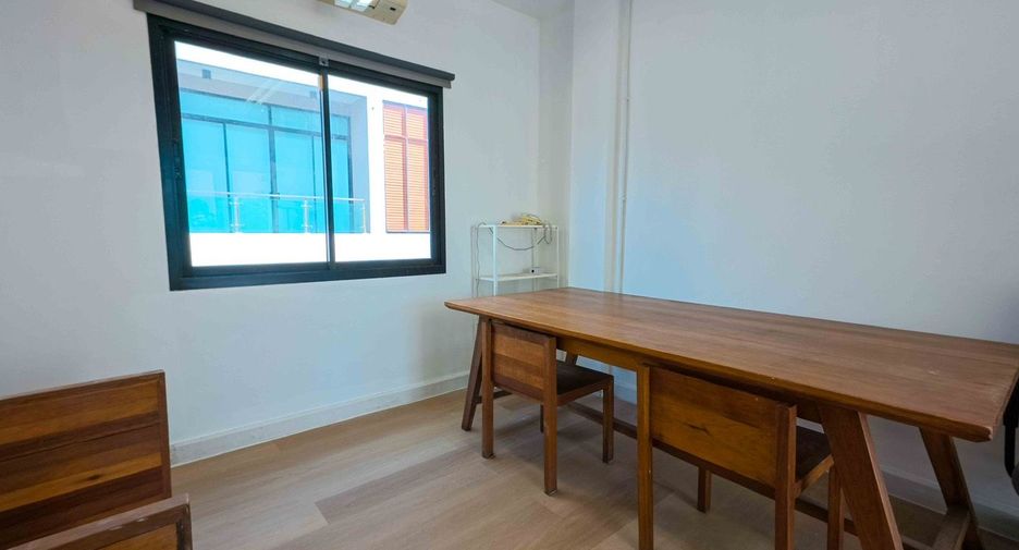 Büro zum Kauf mit 3 Zimmer in Din Daeng, Bangkok