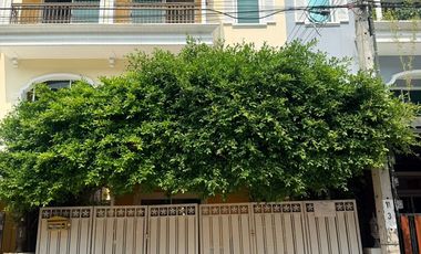Reihenhaus zum Kauf mit 3 Zimmer in Phasi Charoen, Bangkok