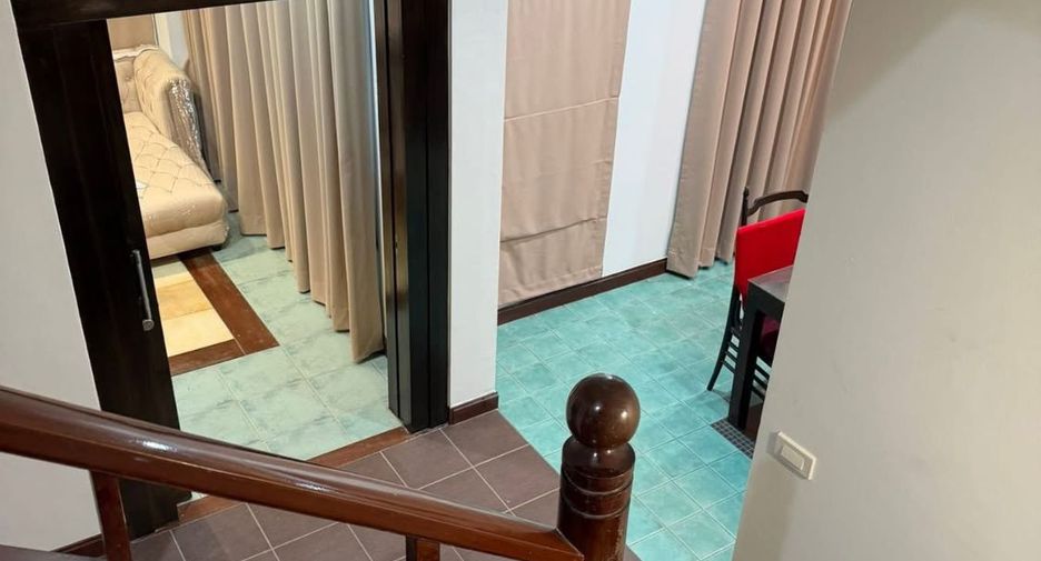 For rent 3 bedrooms house in Phra Khanong, Bangkok