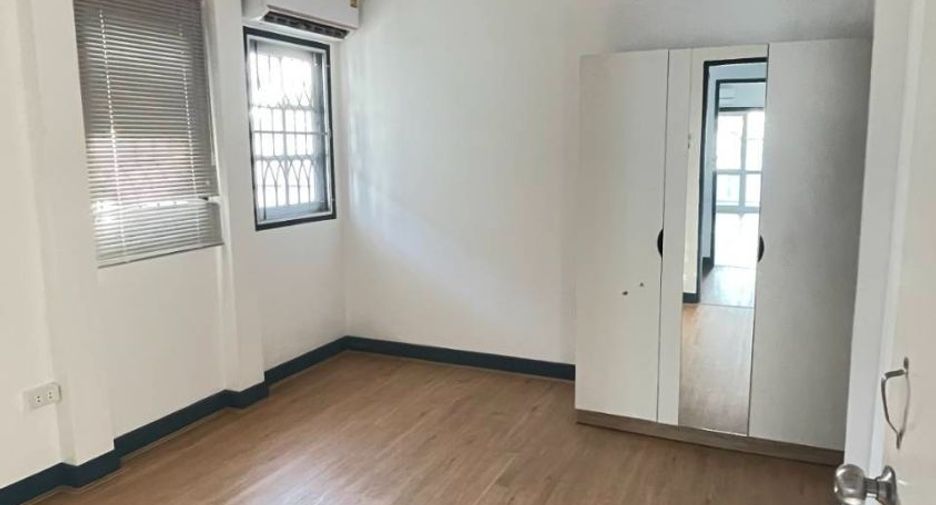 For rent 3 ベッドルーム house in Huai Khwang, Bangkok