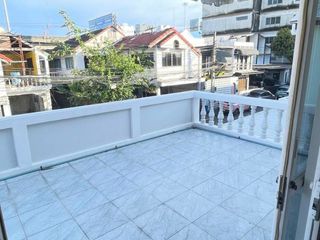 For rent 3 bedrooms house in Huai Khwang, Bangkok