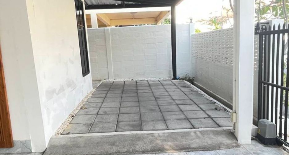 For rent 3 ベッドルーム house in Huai Khwang, Bangkok