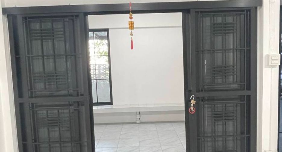 For rent 3 ベッドルーム house in Huai Khwang, Bangkok