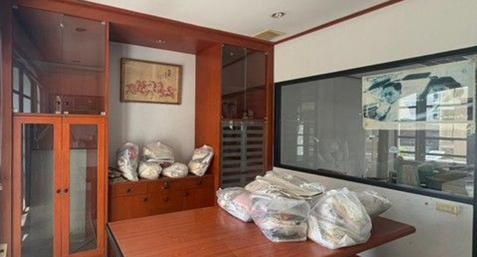 For rent 2 bedrooms retail Space in Sathon, Bangkok