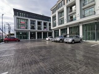 Аренда 4 спальни торговое помещение в Суан Луанг, Бангкок