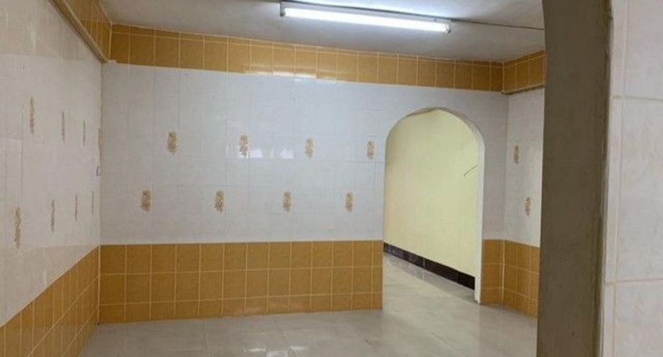 For rent 5 bedrooms retail Space in Bang Khun Thian, Bangkok