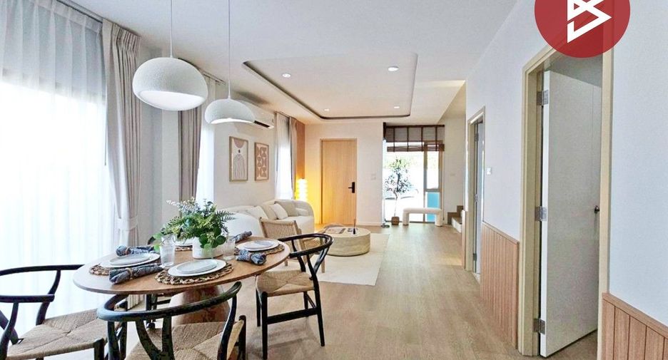 À vendre 4 chambres maison de ville à Mueang Chon Buri, Chonburi