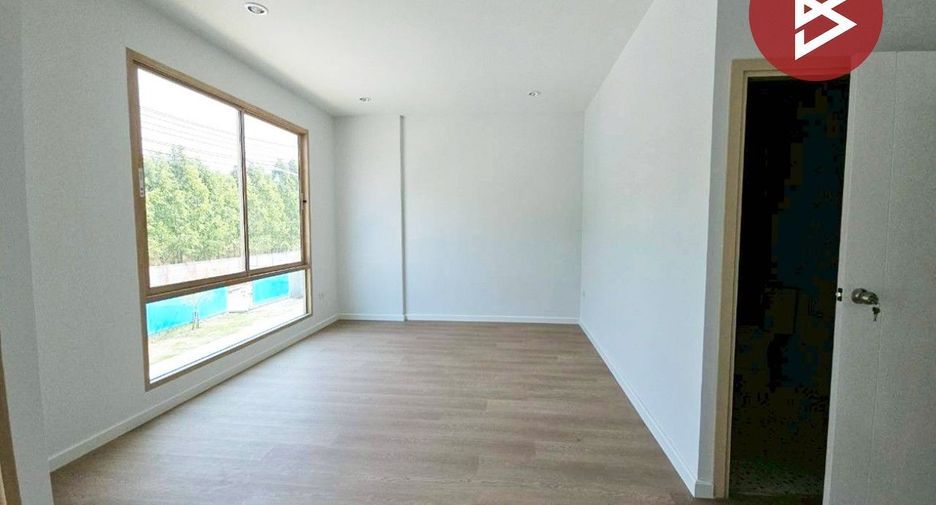 À vendre 4 chambres maison de ville à Mueang Chon Buri, Chonburi