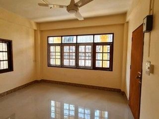 For sale 24 bedrooms retail Space in Khlong San, Bangkok