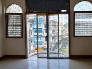 For sale 20 bedrooms retail Space in Khlong San, Bangkok