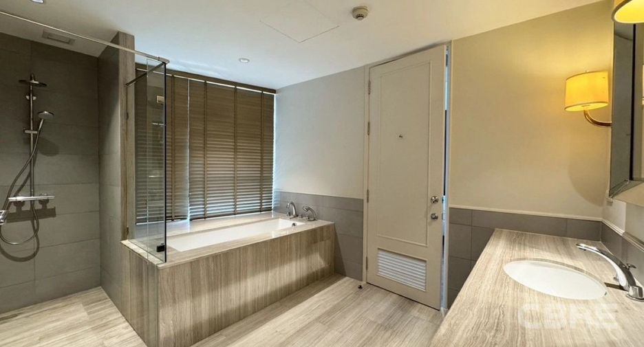 For rent and for sale 3 bedrooms condo in Pathum Wan, Bangkok