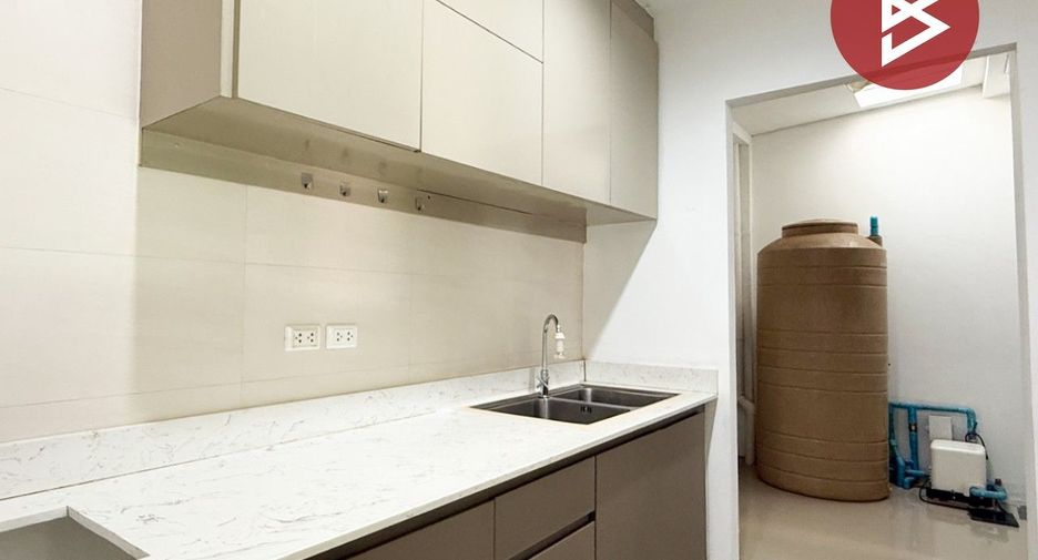 For sale 4 bedrooms townhouse in San Kamphaeng, Chiang Mai