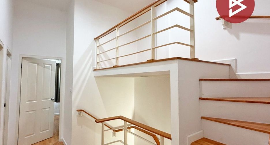 For sale 4 bedrooms townhouse in San Kamphaeng, Chiang Mai