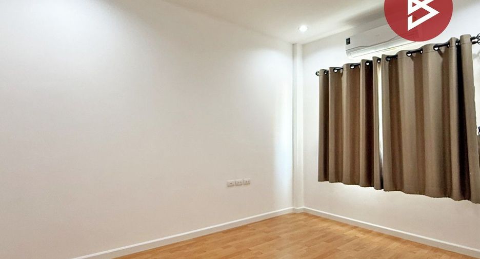 For sale 4 bedrooms townhouse in San Kamphaeng, Chiang Mai