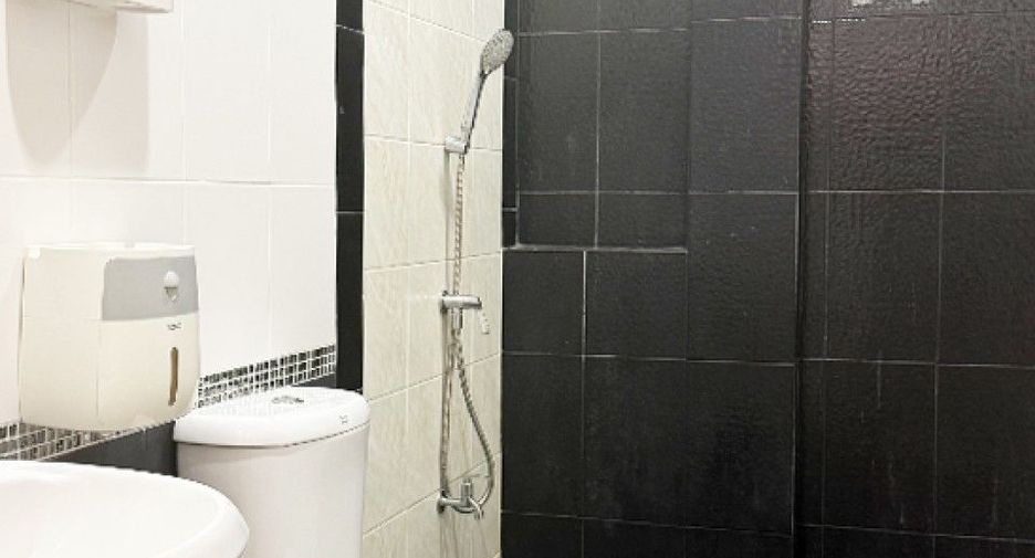 For sale 4 bedrooms townhouse in San Kamphaeng, Chiang Mai