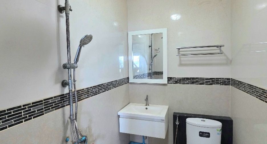 À vendre 4 chambres local commercial à Si Racha, Chonburi