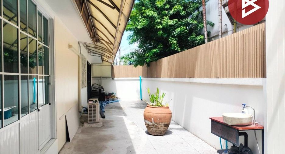 For sale 4 bedrooms house in Min Buri, Bangkok