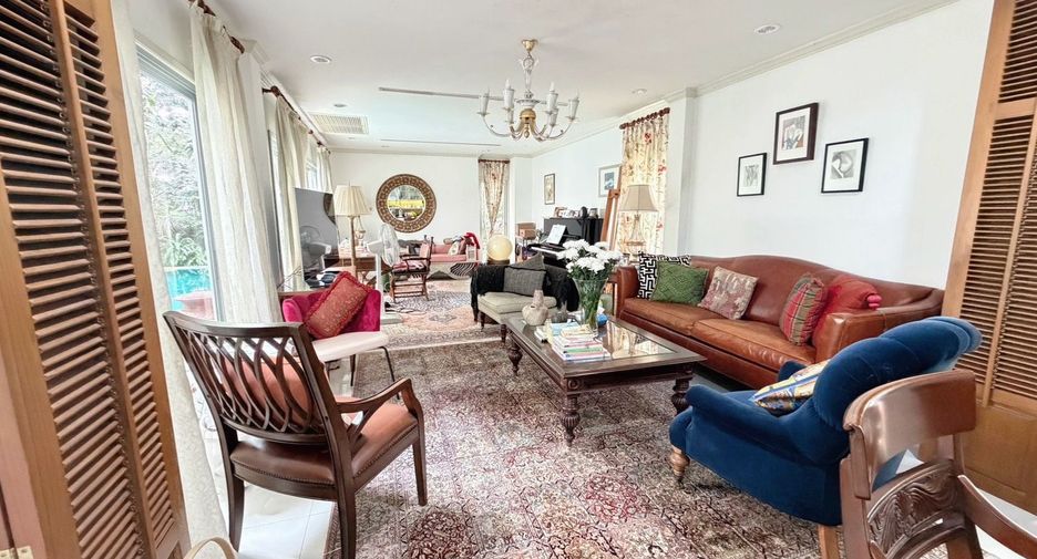 For sale 4 bedrooms house in Suan Luang, Bangkok