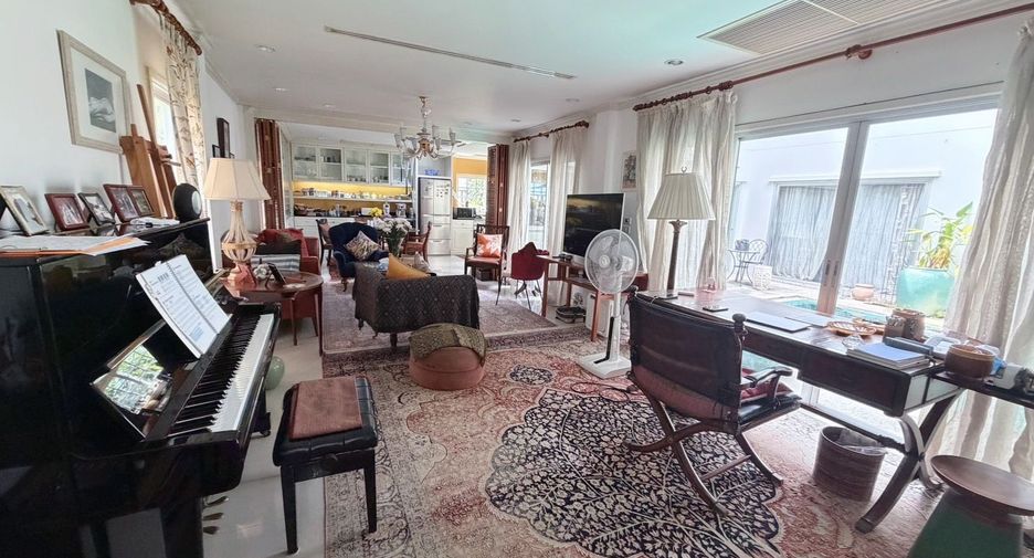 For sale 4 bedrooms house in Suan Luang, Bangkok