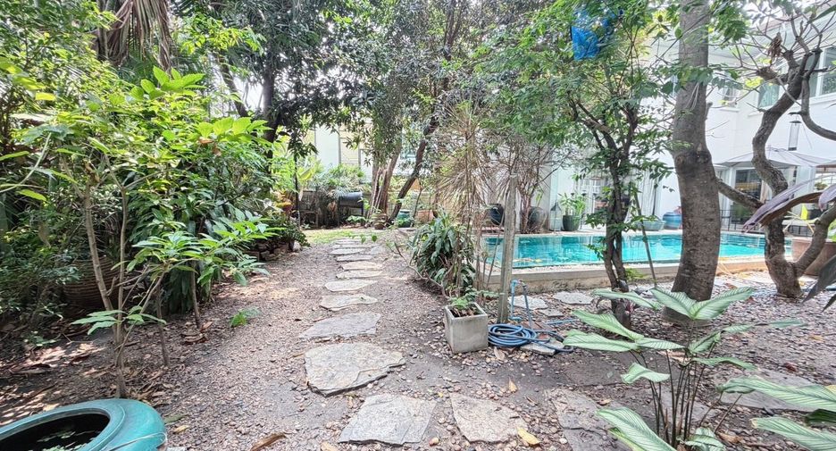 For sale 4 bedrooms house in Suan Luang, Bangkok