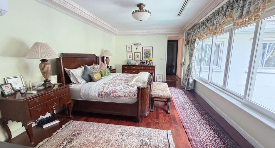 For sale 4 bedrooms house in Suan Luang, Bangkok