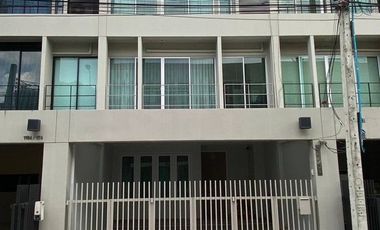 For rent 3 bedrooms house in Suan Luang, Bangkok