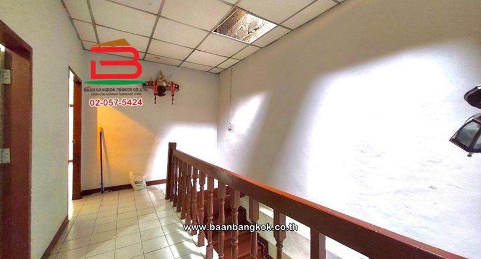 À vendre 2 chambres maison de ville à Khan Na Yao, Bangkok