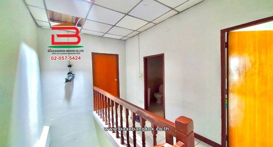À vendre 2 chambres maison de ville à Khan Na Yao, Bangkok