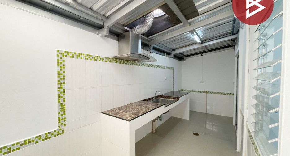 For sale 2 bedrooms townhouse in Si Maha Phot, Prachin Buri