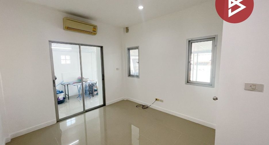 For sale 2 bedrooms townhouse in Si Maha Phot, Prachin Buri