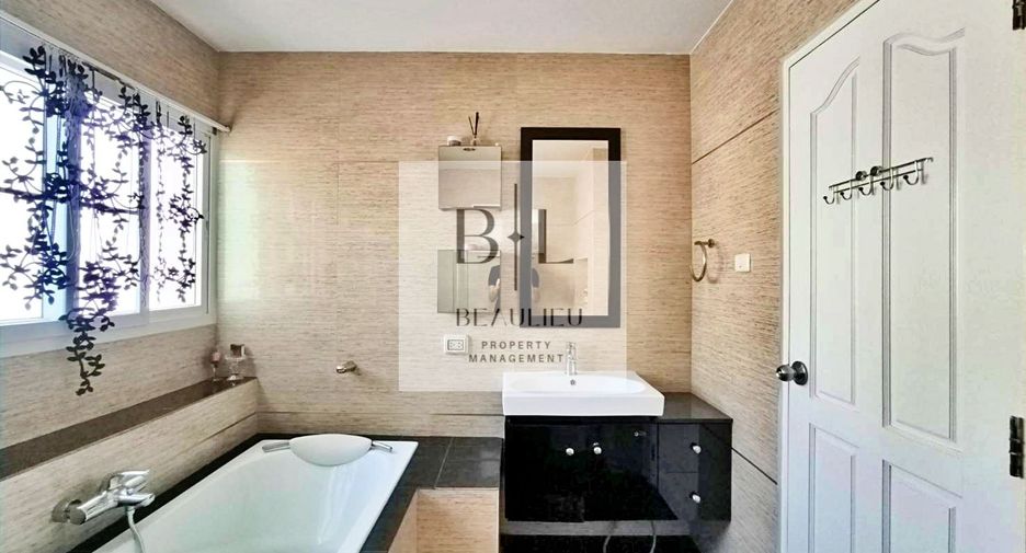 Casa en alquiler y en venta de 4 habitaciones en Bang Lamung, Chonburi
