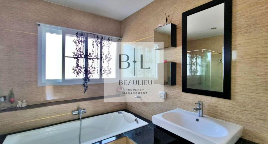Casa en alquiler y en venta de 4 habitaciones en Bang Lamung, Chonburi