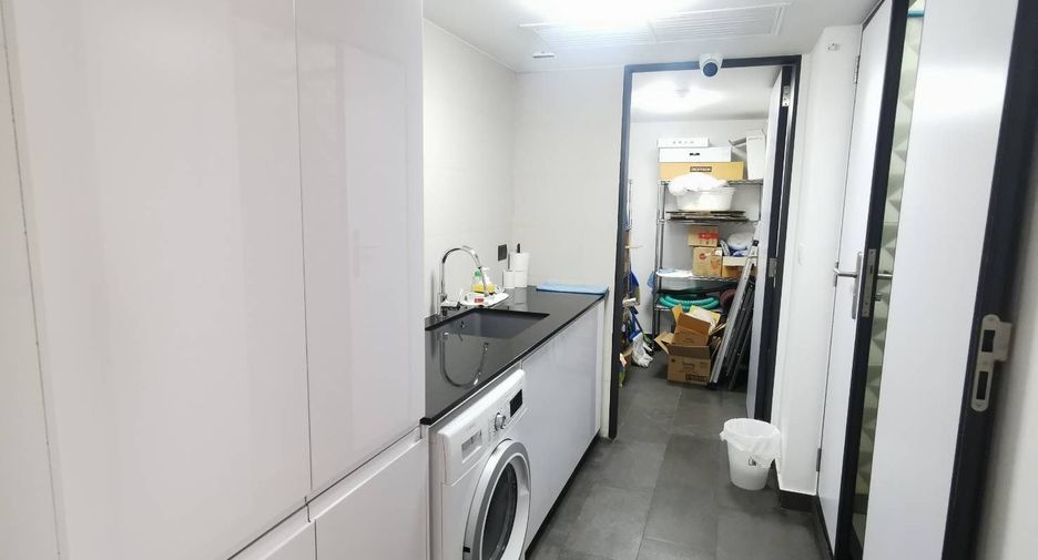 For sale 3 bedrooms condo in Pathum Wan, Bangkok