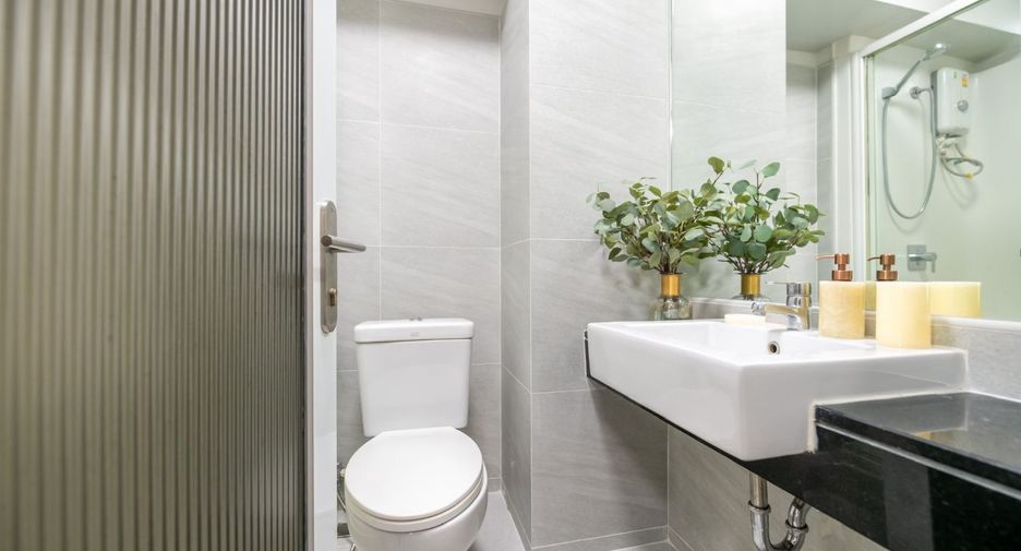 For rent 1 bed condo in Huai Khwang, Bangkok