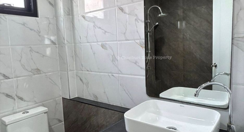 For rent 2 bedrooms house in Si Racha, Chonburi