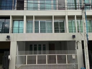 For rent 4 bedrooms townhouse in Suan Luang, Bangkok