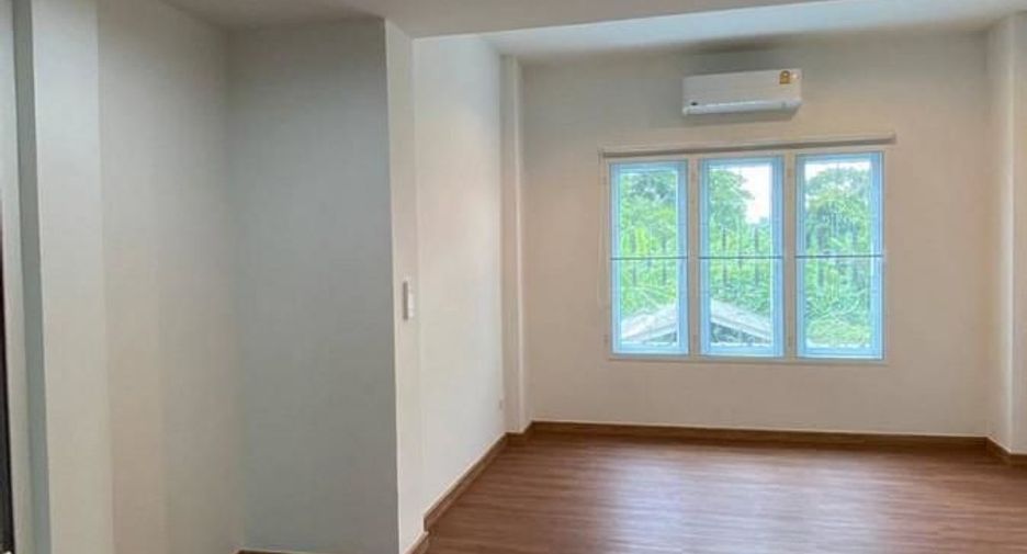 Reihenhaus zur Miete mit 4 Zimmer in Suan Luang, Bangkok