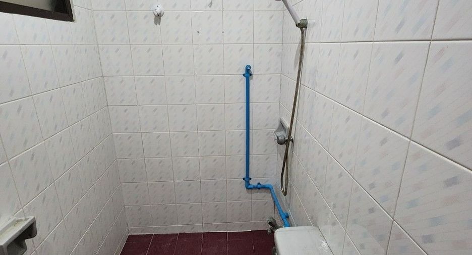 For rent 4 bedrooms townhouse in Phra Khanong, Bangkok