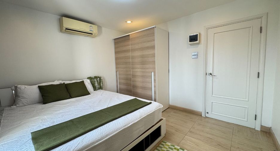 For rent 3 bedrooms condo in Huai Khwang, Bangkok