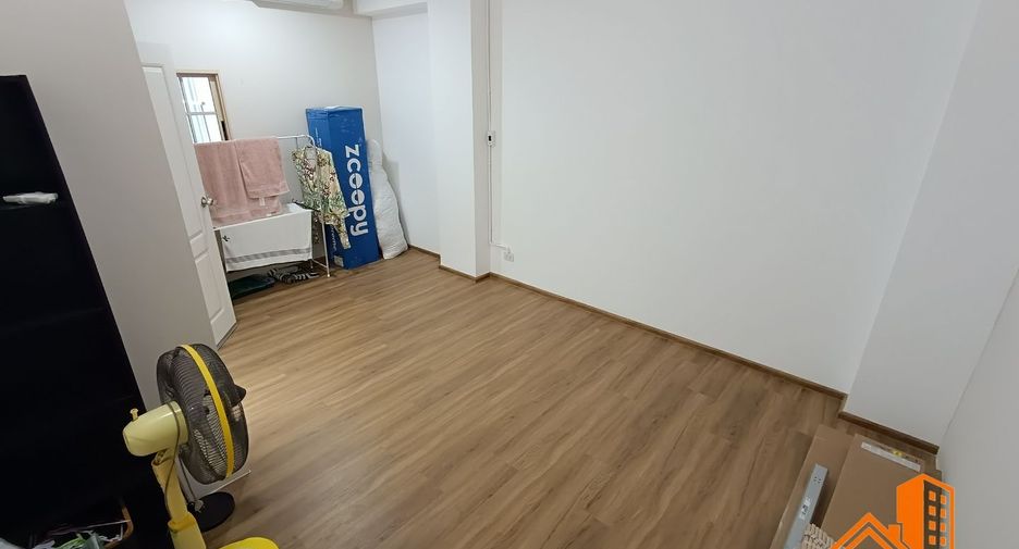 For sale 2 bedrooms retail Space in Lat Krabang, Bangkok
