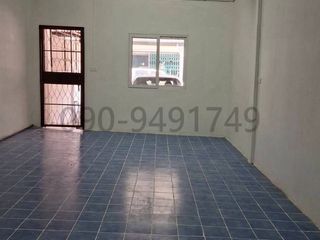For rent 2 bedrooms townhouse in Saphan Sung, Bangkok