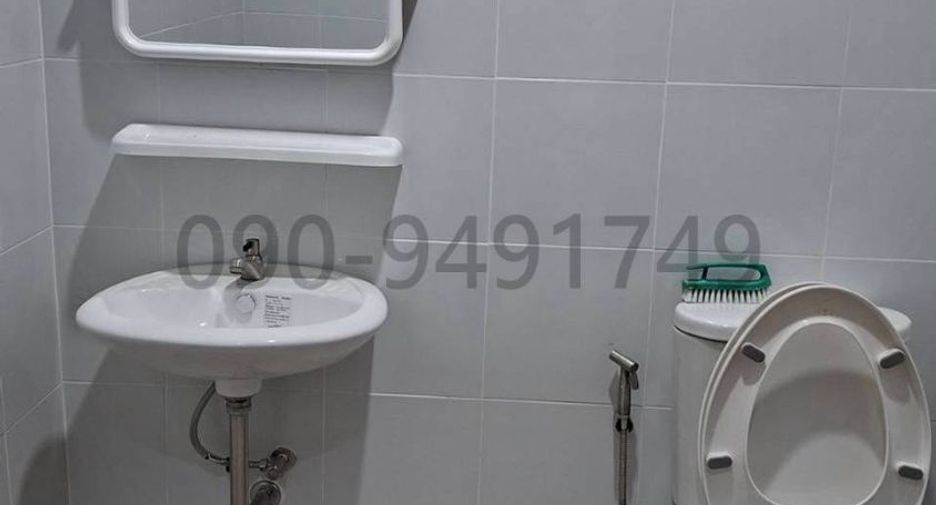 For rent 2 bedrooms townhouse in Saphan Sung, Bangkok
