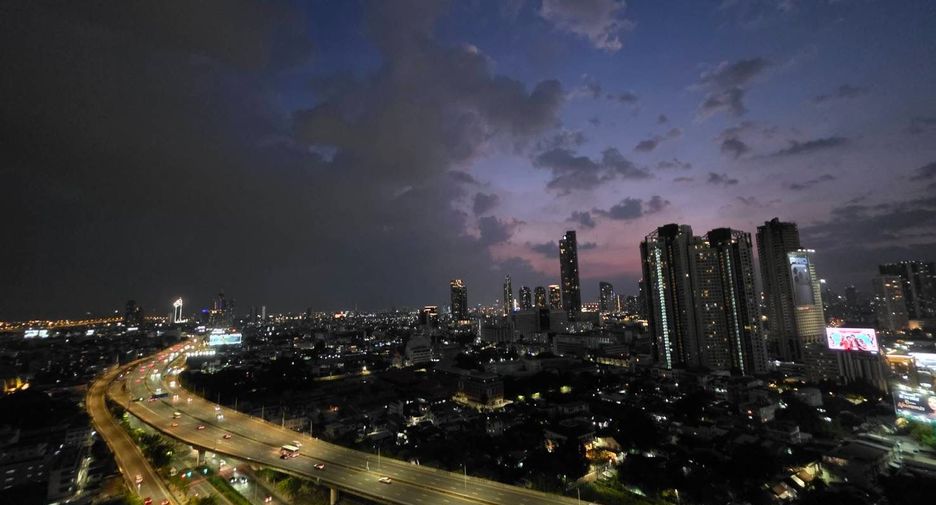 For rent 2 bedrooms condo in Sathon, Bangkok