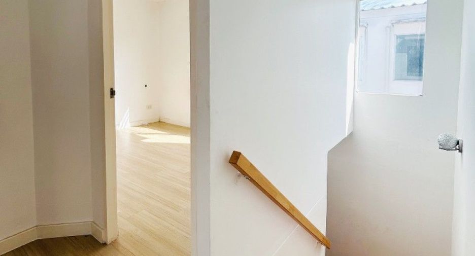 For sale 2 ベッドルーム townhouse in Thung Khru, Bangkok