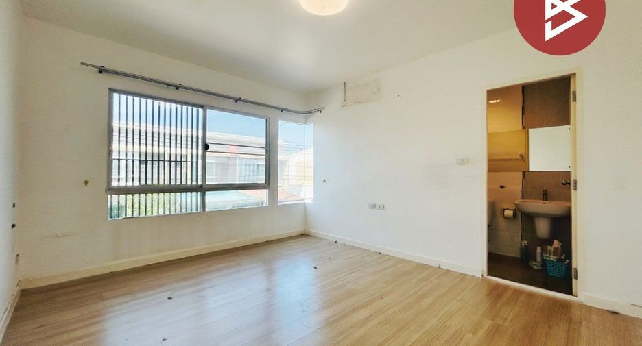 For sale 2 ベッドルーム townhouse in Thung Khru, Bangkok