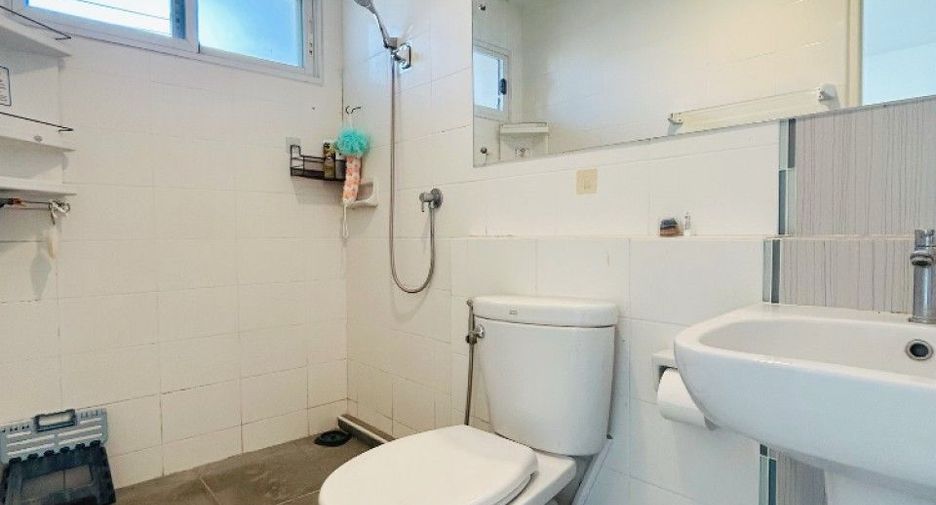 For sale 2 ベッドルーム townhouse in Thung Khru, Bangkok